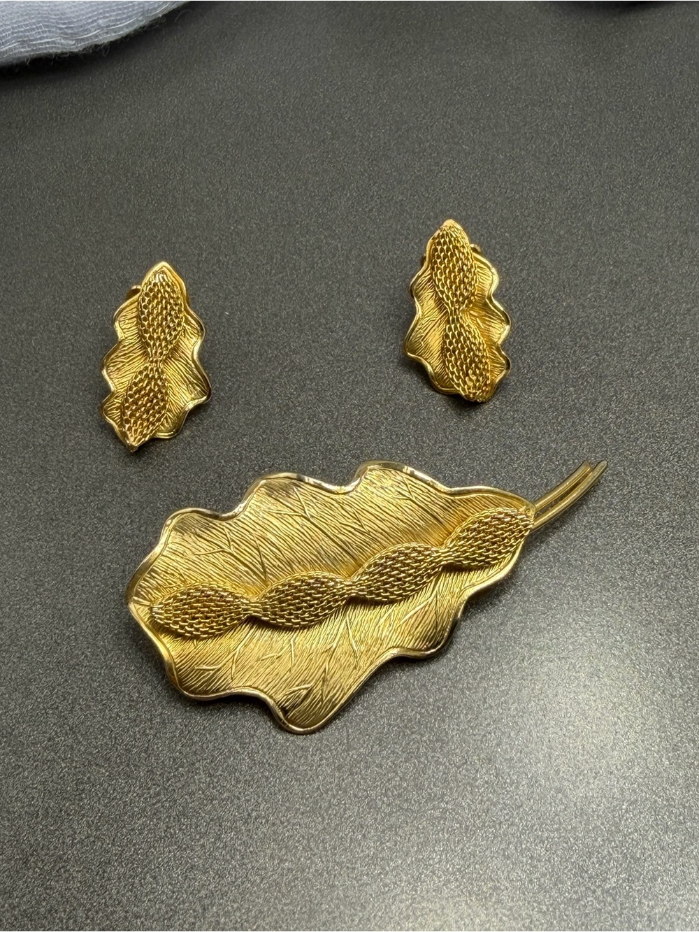 Vintage Gold Leaf Sculpted Brooch and Earring Set Continental #23SET